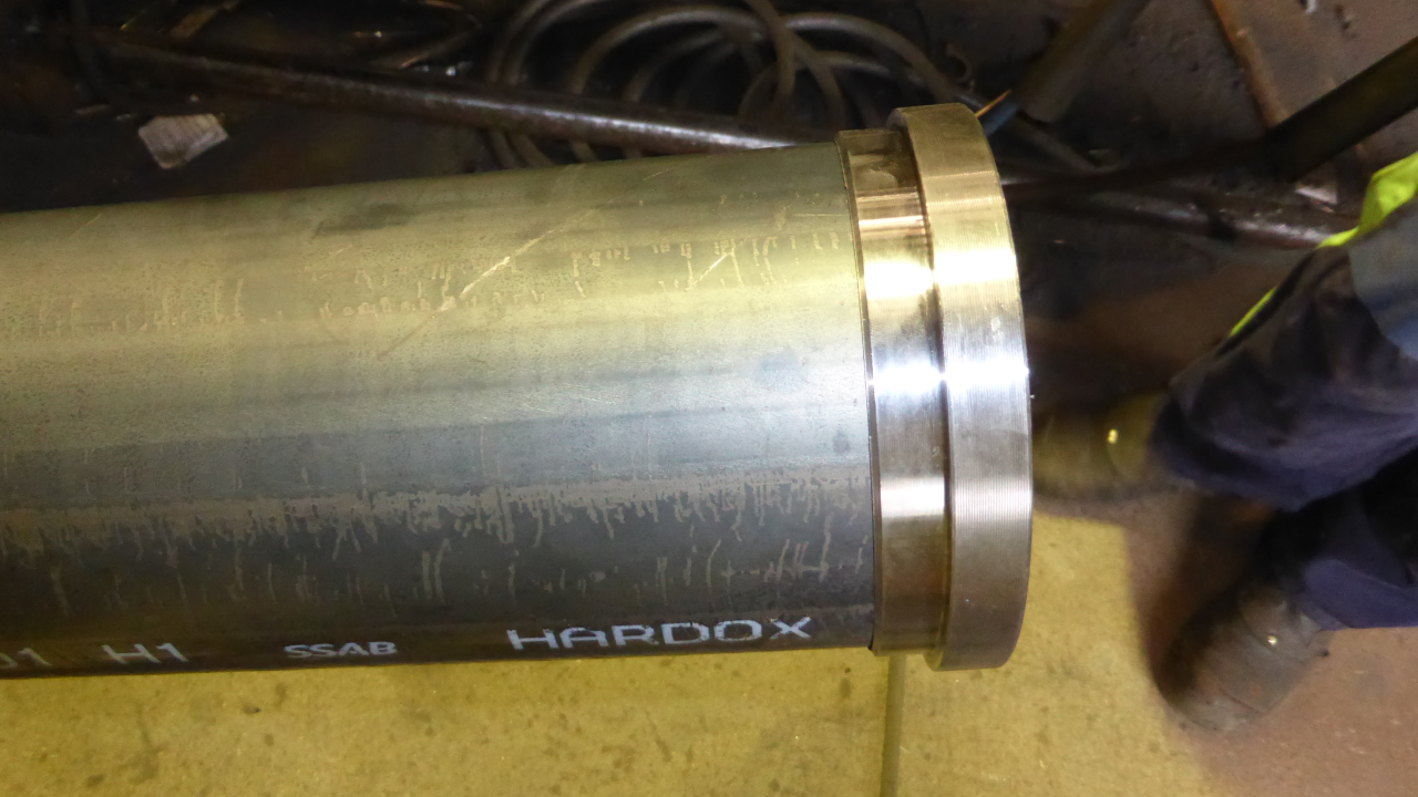 The end of a Hardox 500 pipe with a flange for attachment.