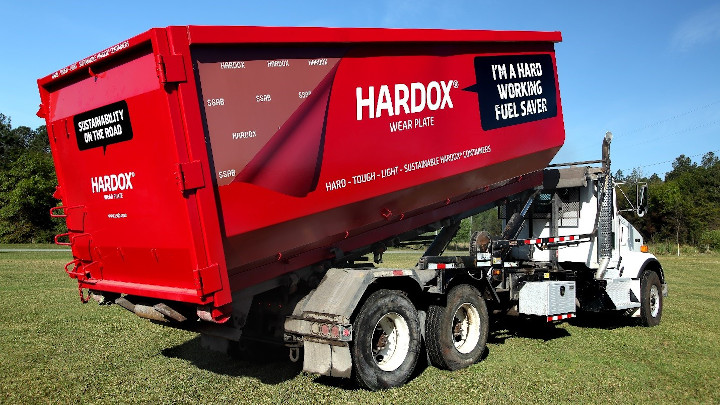 A full fleet of containers made with Hardox wear plate services the steel mill in Alabama ensuring economic and environmental savings