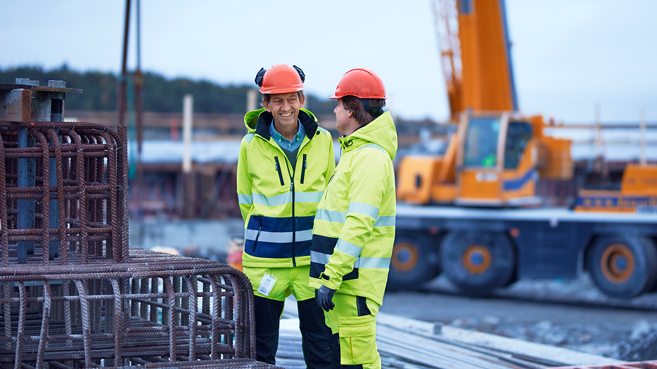 Two people talking in idustry environment.